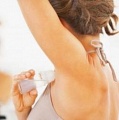 Вы всю жизнь делали это неправильно: 10 ошибок при использовании дезодоранта
