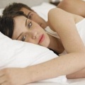 Недосыпание повышает риск супружеской измены