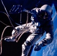 Впервые в истории человек вышел в открытый космос